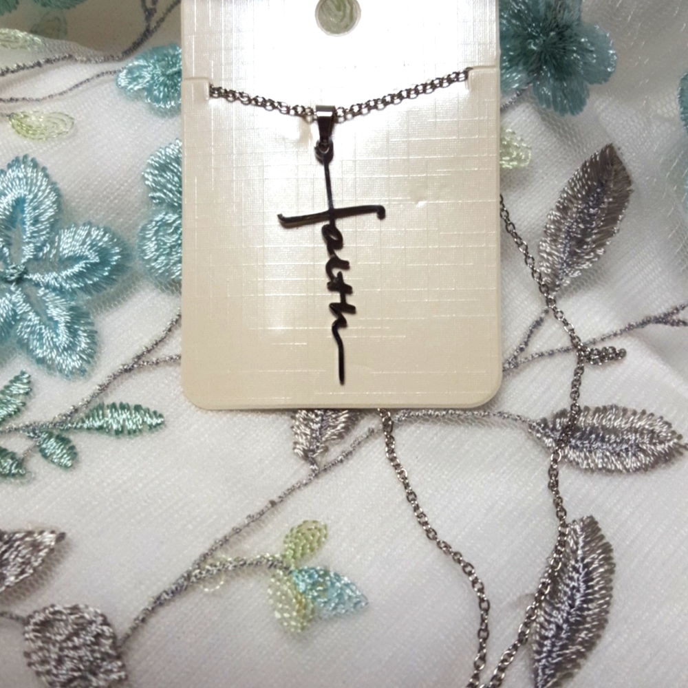 💥MUST BUNDLE!!!💥 New "FAITH" necklace 16 inch - Picture 1 of 4